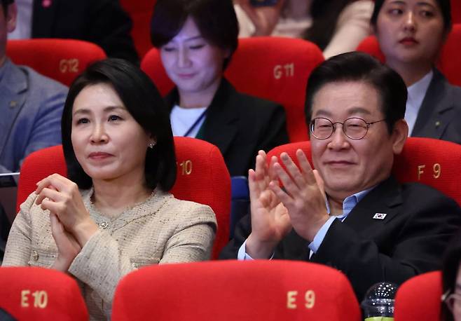 부산국제영화제 찾은 이재명 대통령 부부 / 사진=연합뉴스