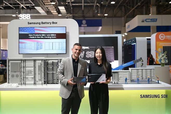 삼성SDI가 지난 8일(현지시간) 미국 라스베이거스에서 개막한 북미 최대 에너지산업 전시회 ‘RE+(Renewable Energy Plus) 2025’에서 SBB 신제품 등 차세대 에너지저장장치(ESS) 배터리 제품군을 전시했다. 연합뉴스