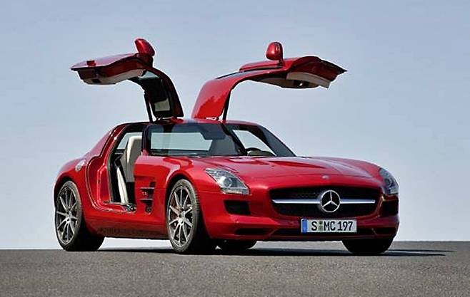 걸윙도어를 채택한 벤츠 SLS AMG 자료사진 [사진출처=매경DB]