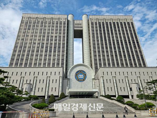 서울고법 형사2부는 살인미수 혐의로 재판에 회부된 A씨(51)에게 1심과 마찬가지로 징역 3년 6개월을 선고했다. [이상현 기자]