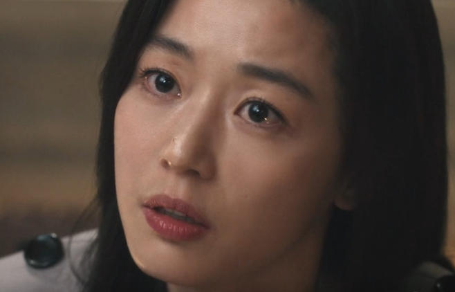 배우 전지현이 디즈니+ 오리지널 드라마 북극성에 출연한 모습. [디즈니+ 제공]