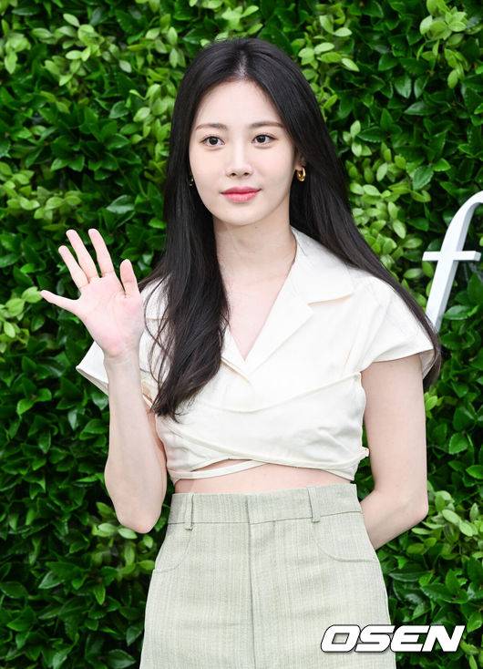 [OSEN=박준형 기자] 걸스데이 유라가 25일 오후 서울 용산구 이태원동에서 열린 한 뷰티 브랜드 팝업 스토어 행사에 참석해 포즈를 취하고 있다. 2022.08.25 / soul1014@osen.co.kr