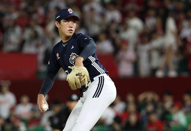 ▲ 김유성은 20일 인천 SSG전에서 모처럼 1군 무대에 등판했으나 8회 3실점하며 아쉬움을 남겼다 ⓒ두산베어스