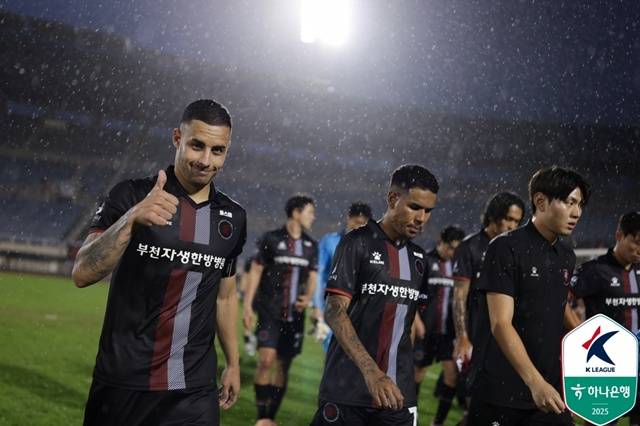 바사니(왼쪽).  /사진=한국프로축구연맹 제공