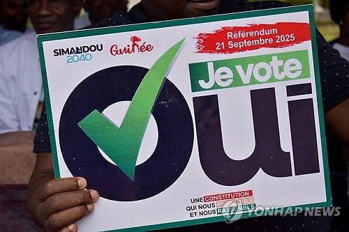 기니 개헌 국민투표 찬성 촉구 캠페인 [로이터 연합뉴스 자료사진. 재판매 및 DB 금지]
