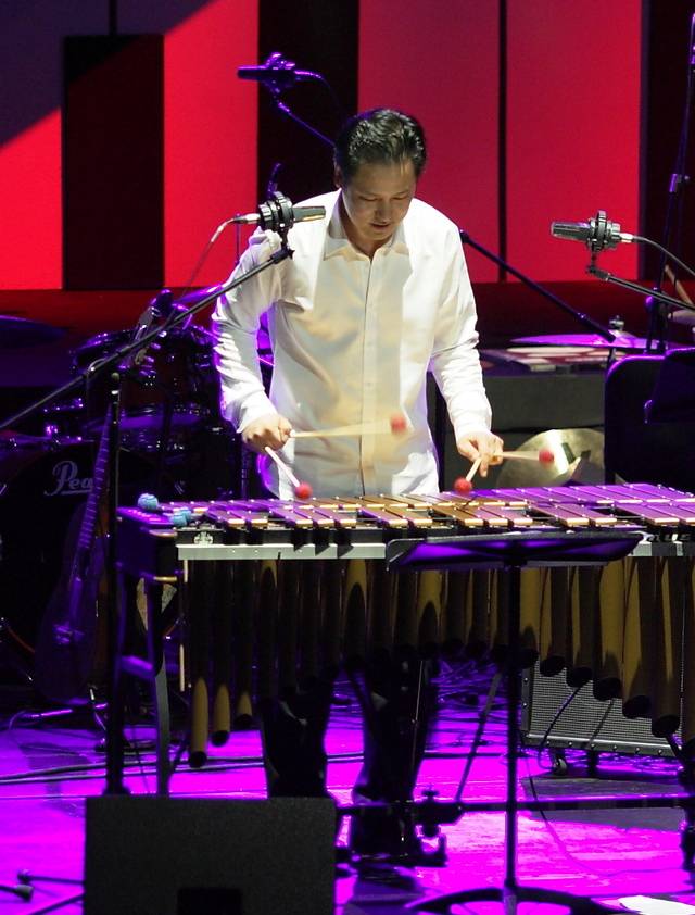 백진우 연주 장면. 프레임워크 제공