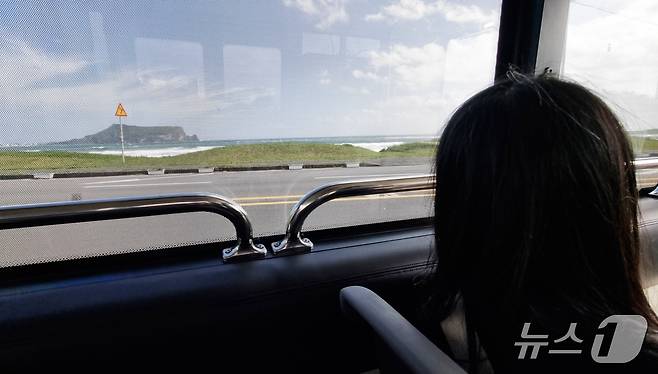 제주 관광형 자율주행 버스 '일출봉GO!'에서 바라본 신양해수욕장.2025.9.22./뉴스1ⓒ News1 오미란 기자