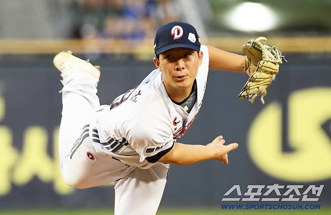 28일 잠실구장에서 열린 두산 베어스와 삼성 라이온즈의 경기. 두산 최민석이 역투하고 있다. 잠실=박재만 기자 pjm@sportschosun.com/2025.08.28/