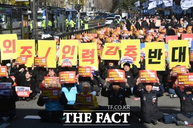 내년 3월 시행을 앞둔 '노란봉투법'도 기업들에게 부담 요인으로 작용하며 로봇주 강세를 자극하고 있다. /서예원 기자