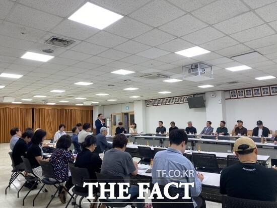 경기 양주시가 지난 18일 시청 대회의실에서 진행한 '양주시 문화관광재단 설립을 위한 간담회'에서 강수현 경기 양주시장이 인사말을 하고 있다./양주시