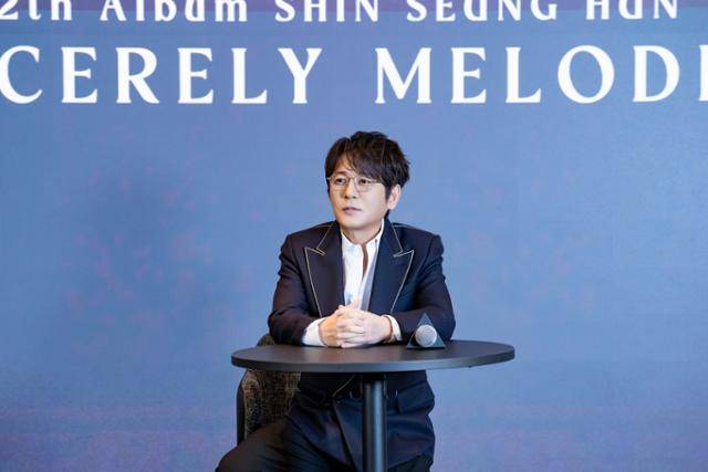 신승훈은 오는 23일 정규 12집 '신시얼리 멜로디스(SINCERELY MELODIES)' 발매 기념 기자간담회를 개최했다. 도로시컴퍼니 제공