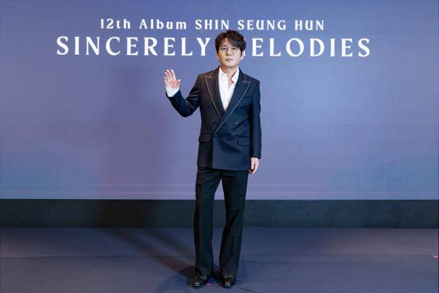 '한국 대중음악계의 살아있는 전설' 가수 신승훈이 돌아왔다. 도로시컴퍼니 제공