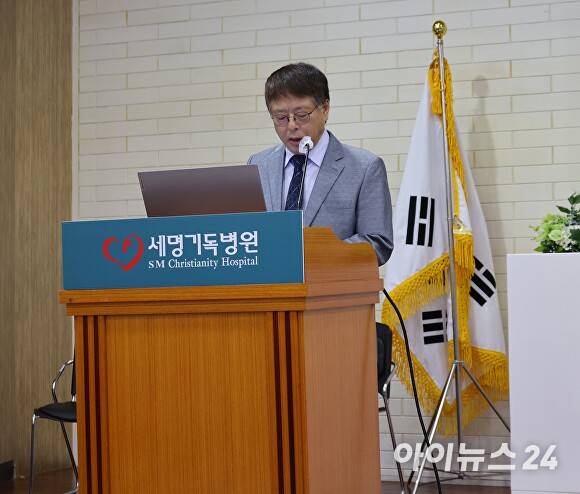 지난 20일 세명기독병원 한동선 병원장이 '2025 대한제2차병원복강경외과학회 제18차 지역집담회'에서 축사를 하고 있다. [사진=세명기독병원]