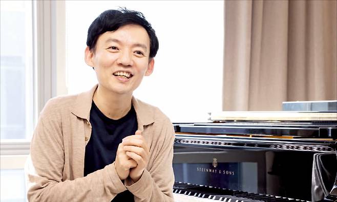 윤홍천 한예종 교수는 “음악가에게 중요한 것은 감수성과 호기심”이라며 “학생이 갖춰야 할 최고의 태도는 좋은 질문을 하는 것”이라고 말했다.    문경덕 기자