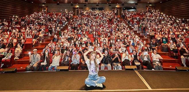 30회 부산국제영화제를 통해 국내 최초로 20일 열린 넷플릭스 영화 ‘케이팝 데몬 헌터스’ 싱어롱 상영회에 참석한 매기 강 감독. 부산국제영화제 제공