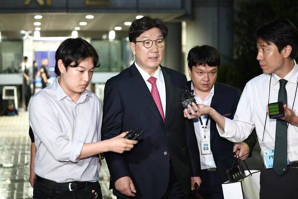 ▲권성동 국민의힘 의원이 지난 16일 구속영장실질심사 종료 후 기자들과 문답을 하고 있다. ⓒ연합뉴스