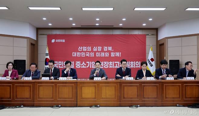 [경산=뉴시스] 이무열 기자 = 장동혁 국민의힘 대표가 22일 경북 경산시 경산산업단지관리공단에서 열린 국민의힘 중소기업 현장최고위원회의에서 발언하고 있다. 2025.09.22. lmy@newsis.com /사진=이무열