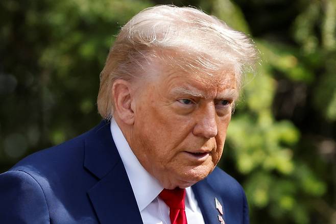 도널드 트럼프 미국 대통령이 16일(현지시간) 캐나다 앨버타주 카나나스키스에서 열린 주요 7개국(G7) 정상회의에서 발언하고 있다. [AFP]