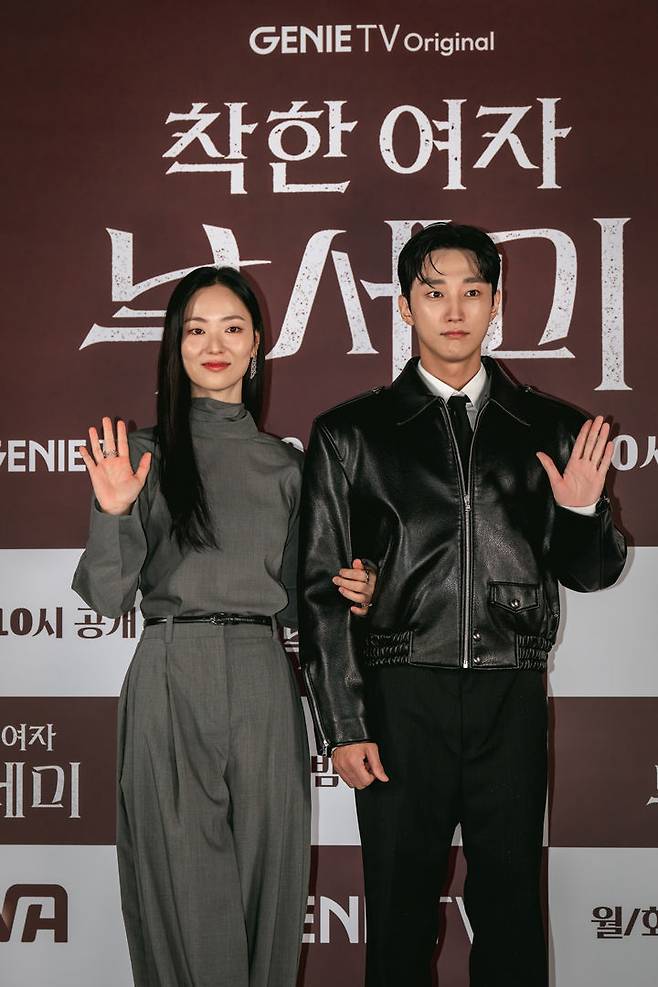 전여빈(왼쪽), 진영