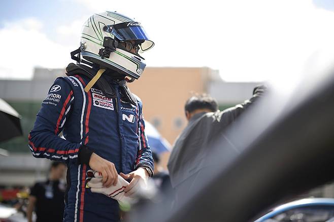 주행을 준비 중인 강병휘. 사진: 정인성 작가(웨이브진)