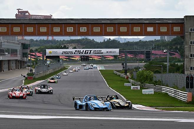 전남 GT '전남 내구 클래스' 스타트 장면. 사진: 김학수 기자