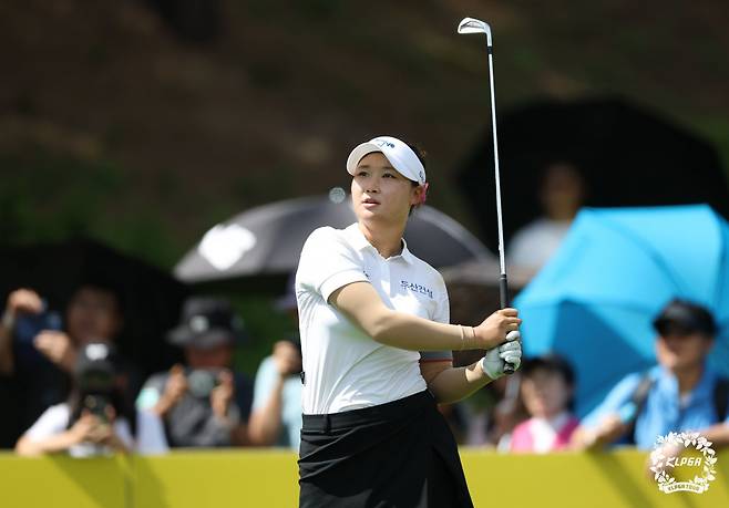 ‘장외 신인상 포인트 1위’에 오른 김민솔. 출전 대회수가 부족해 올해 신인왕을 받을 수 없는 그는 “규정이 그렇다면 어쩔 수 없다”면서 “내년에 받으면 된다”고 말했다. 사진제공 | KLPGA