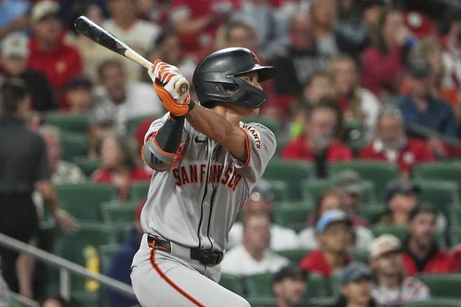 샌프란시스코 이정후는 22일(한국시간) 다저스타디움에서 열린 ‘2025 MLB’ 다저스전서 6번타자 중견수로 선발출전해 4타수 무안타를 기록했다. 11일 애리조나전부터 9경기 중 8경기서 무안타를 기록하며 타격 침체에 빠졌다.|AP뉴시스