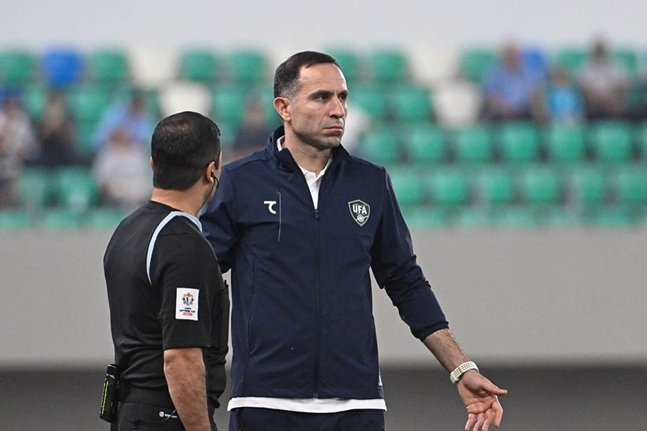 티무르 카파제 우즈벡 축구대표팀 감독. 우즈벡 축구협회 SNS