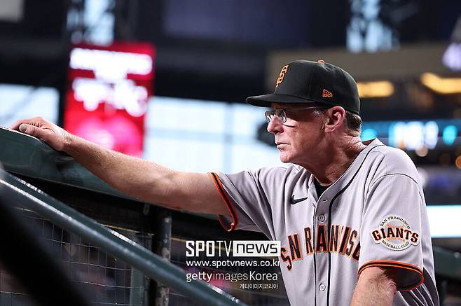 ▲ 멜빈 감독은 최근 이정후를 선발 명단에서 제외하며 배려의 측면을 밝혔지만, 현지에서는 좌우놀이라는 비판이 일어나고 있다