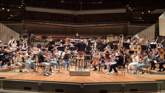 부산시립교향악단이 22일(현지시간) 오후 독일 베를린 필하모니 메인 오디토리엄에서 리허설을 하고 있다. 박석호 기자
