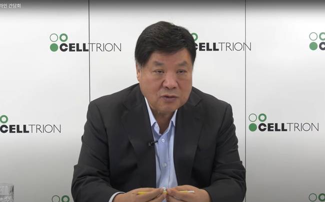 셀트리온 서정진 회장이 23일 온라인 기자간담회를 열고 미국 일라이릴리의 뉴저지 공장 인수 및 향후 경영방침에 대해 발표하고 있다. /사진=권미란 기자 rani19@