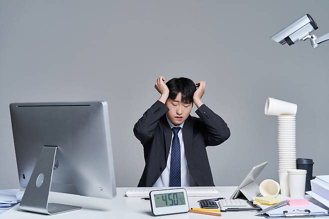 카페인을 줄이거나 끊었을 때 두통, 피로, 무기력감, 집중력 저하 같은 증상이 나타난다면 이미 몸이 카페인에 의존하고 있다는 신호다. 사진=게티이미지뱅크