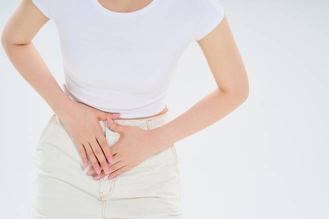 롱코비드(Long COVID)가 여성의 비정상 자궁출혈 및 월경 주기 단계별 증상 악화와 관련이 있다는 연구 결과가 나왔다. 사진=게티이미지뱅크