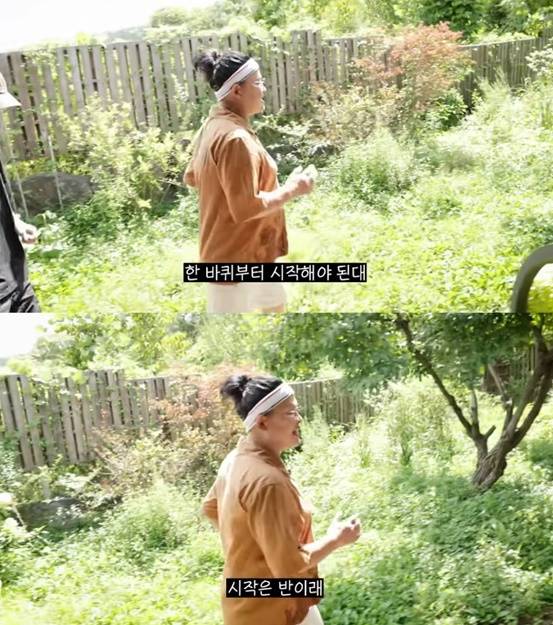 전원주택 마당을 달리는 이영자. [사진=이영자 유튜브 캡처]