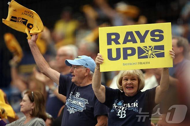 MLB 탬파베이를 응원하고 있는 팬의 모습.ⓒ AFP=뉴스1