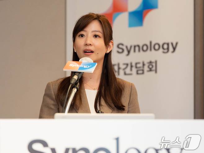 조앤 웡 시놀로지 국제사업부 총괄 디렉터가 23일 서울 조선팰리스 강남에서 기자간담회를 열고 발언하고 있다.(시놀로지 제공)