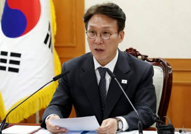 김민석 국무총리가 22일 오전 서울 종로구 정부서울청사에서 열린 통신사 및 금융사 해킹사고 관련 긴급현안점검회의를 주재하고 있다.(사진=뉴시스)