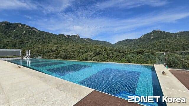 안토의 인피니티풀 전경.