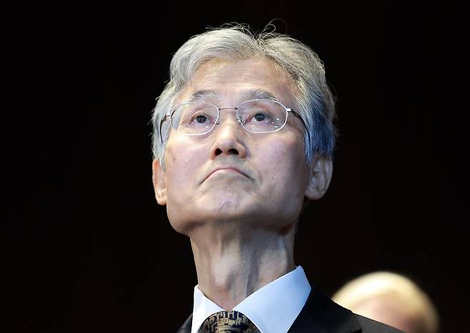 조희대 대법원장이 22일 오전 서울 중구 신라호텔에서 열린 2025 세종 국제 콘퍼런스에 참석에 앞서 세종대왕 관련 전시물을 살펴보고 있다. 2025.09.22 뉴시스