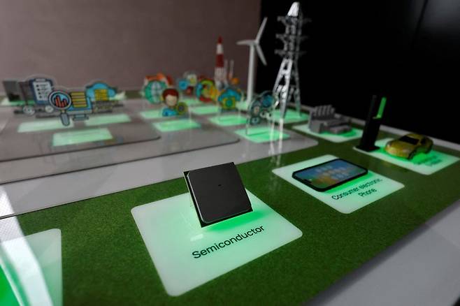 지난달 13일 인도 카르나타카주 벵갈루루에 위치한 인도 IT 서비스기업 위프로 사옥 내 혁신 연구소에서 촬영된 반도체.로이터연합뉴스