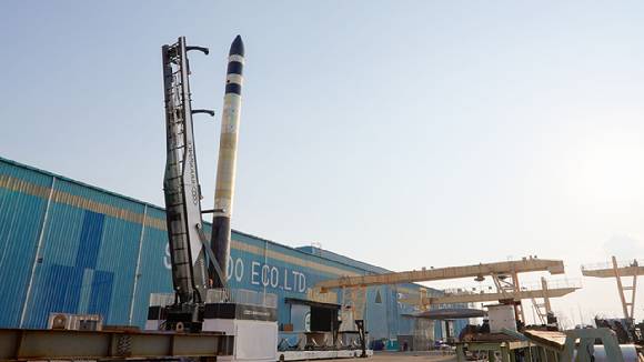 이노스페이스의 '한빛-나노' 발사대와 발사체. [사진=이노스페이스]