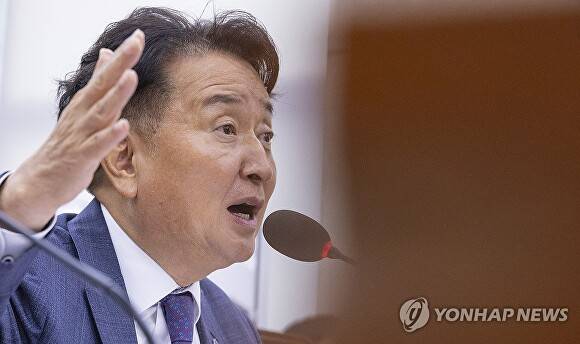 김영환 충북지사가 23일 국회에서 열린 오송 지하차도 참사 진상규명과 재발 방지 대책 마련을 위한 국정조사 청문회에 출석해 질의에 답하고 있다. 2025. 09. 23. [사진=연합뉴스]