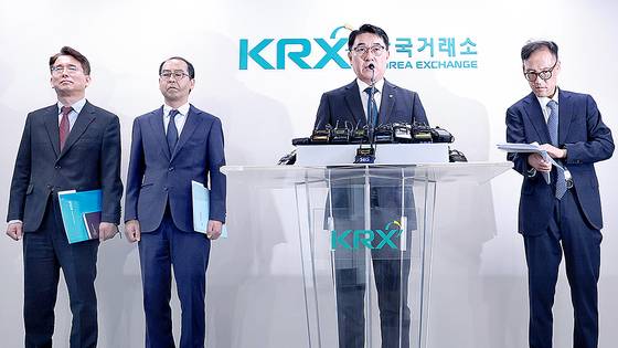 주가조작 근절 합동대응단이 23일 '불공정거래 행위 관련 사건 1호' 브리핑을 하고 있다. 연합뉴스