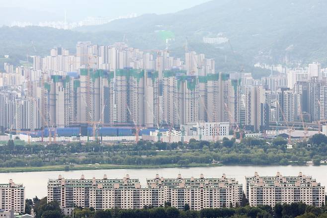 서울 남산에서 바라면 서울 시내 아파트 단지./연합뉴스