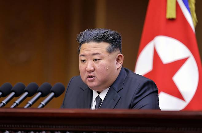 The 13th session of the 14th Supreme People’s Assembly was held at the Mansudae Assembly Hall in Pyongyang on Sept. 20 and 21, the Rodong Sinmun reported on Sept. 22. Leader Kim Jong-un makes a speech at the session in this photo provided by North Korea's state-run newspaper. [RODONG SINMUN]