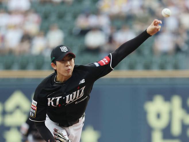 KT위즈 오원석이 후반기 첫 승을 노린다. 사진은 KT에서 활약 중인 오원석의 모습. /사진=뉴시스