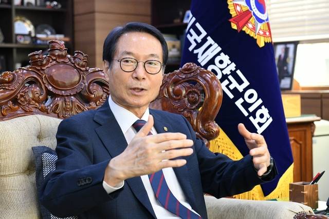 신상태(74) 대한민국재향군인회(향군) 회장은 제대군인 일자리 확보와 (향군) 수익 극대화를 위해 제대군인의 전문성과 특성을 활용할 수 있는 PMC(민간군사기업) 사업과 ‘K-방산’ 중개 사업을 추진하고 있다고 밝혔다. 향군 제공