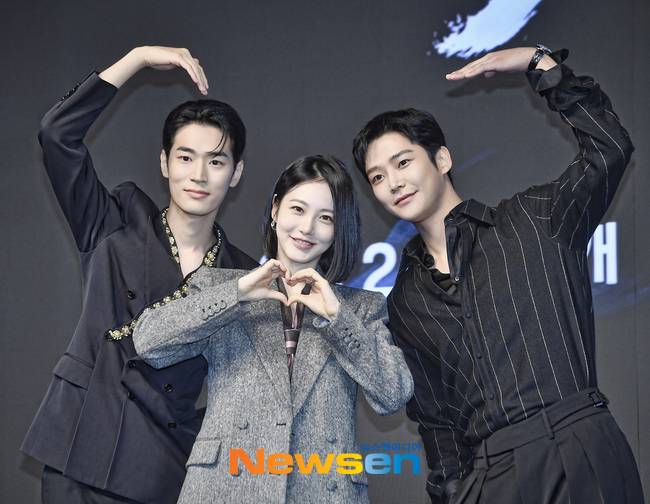 왼쪽부터 박서함, 신예은, 로운