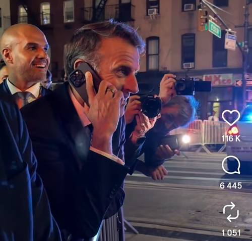 트럼프 차량 행렬에 발 묶인 마크롱 대통령이 트럼프 대통령에게 전화하는 모습 [브뤼(Brut) 영상 캡처]