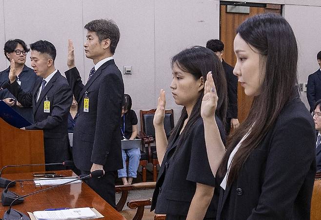 (왼쪽부터)박건욱 대구지검 인권보호관(전 서울남부지검 부장검사), 김정민·남경민 서울남부지검 수사관. 연합뉴스